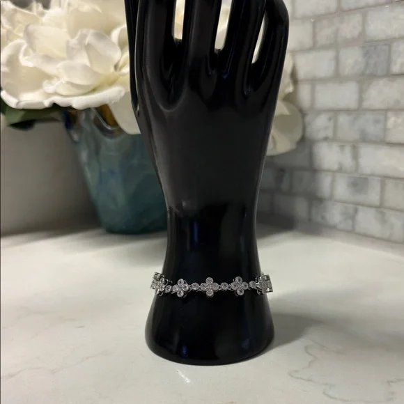 Elegant Silver Bracelet - Picture 2 of 4